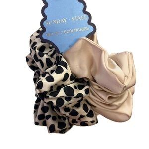 NWT ⚜️🖤⚜️ Sunday State Black and Cream Scrunchie Set